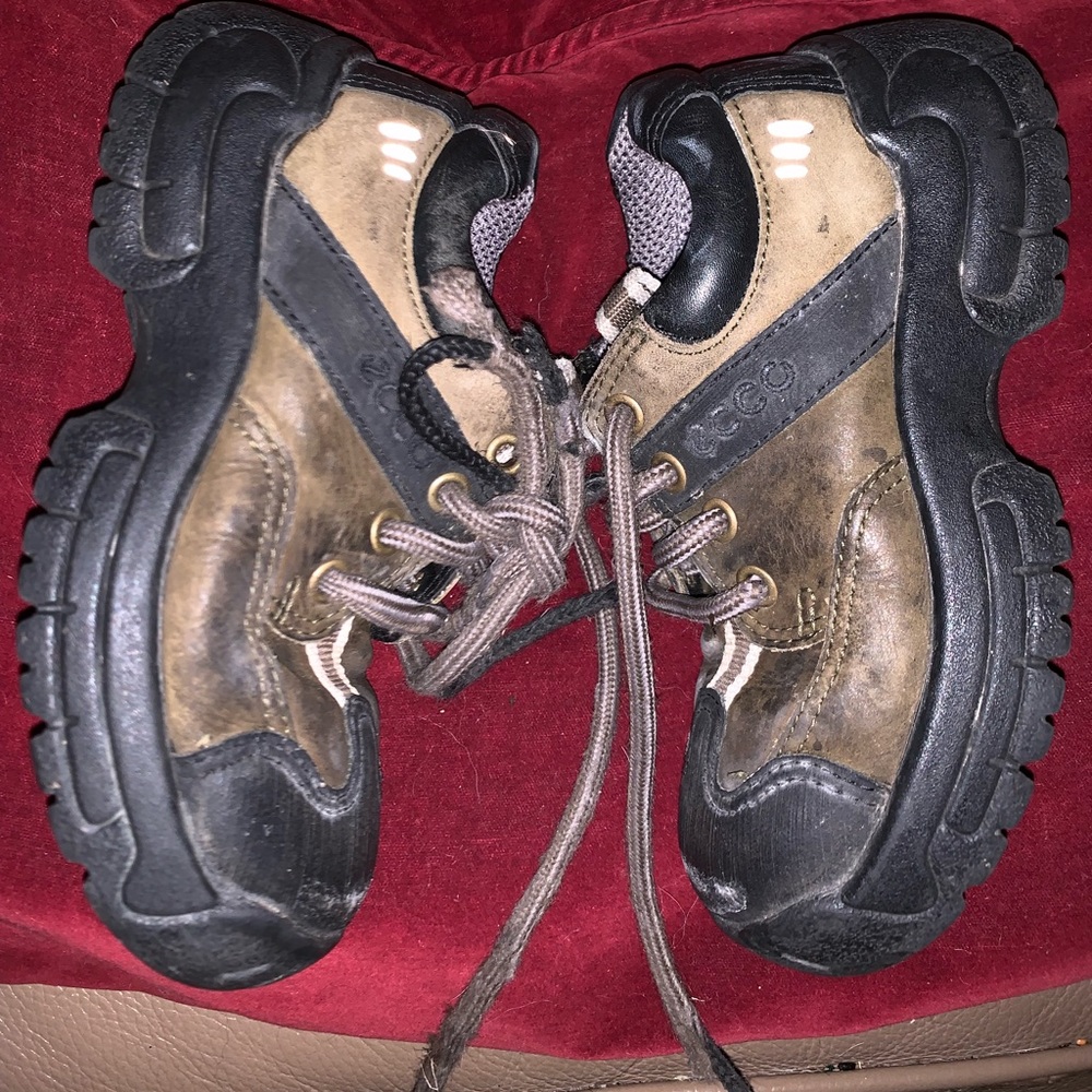 Tan/Khaki/Black Ecco Boys Shoe